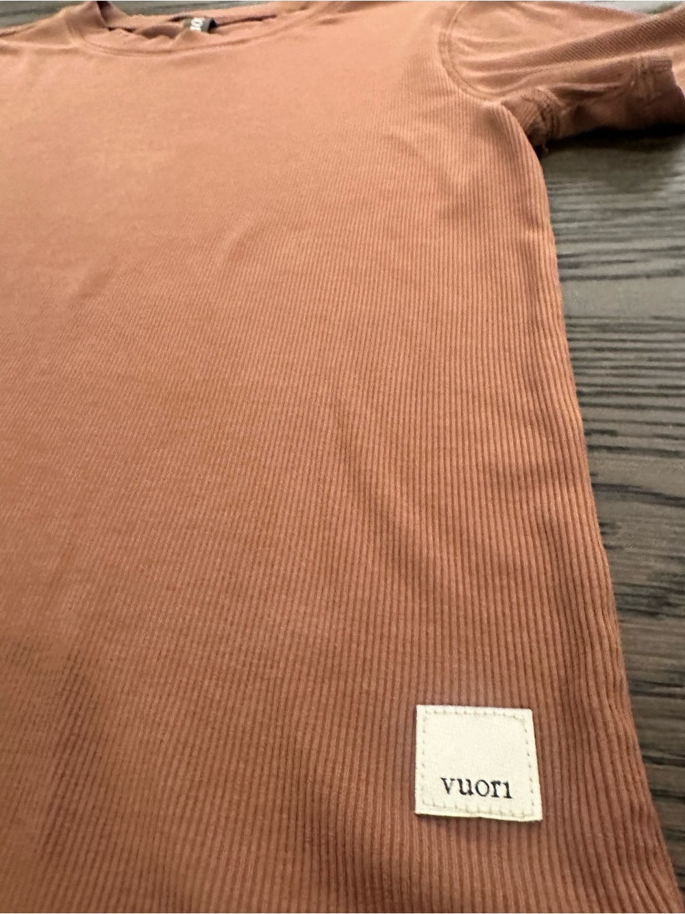 Vuori Pose Fitted Tee in Hazelnut - Picture 5 of 7